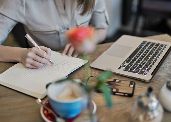 कंटेंट रायटिंग (Website Content Writing) कंटेंट रायटिंग (Website Content Writing)