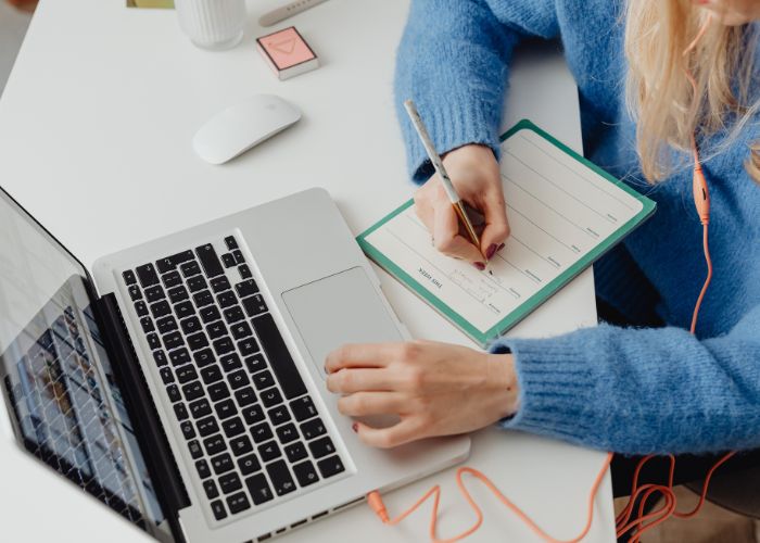 कंटेंट रायटिंग (Website Content Writing) कंटेंट रायटिंग (Website Content Writing)