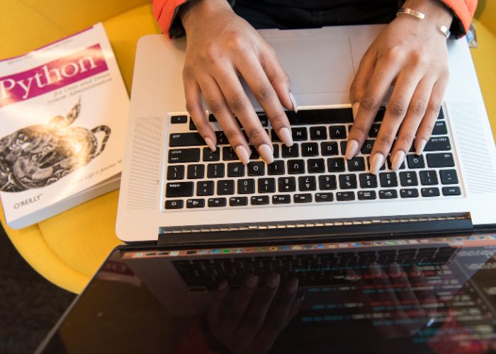 💻 वेबसाईट डेव्हलपमेंट सेवा (Website Development / Programming Service)